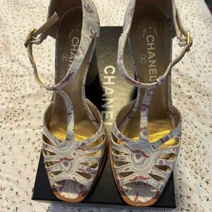 CHANEL Cream Floral T-Strap Heeled Sandals with Gold Insole
